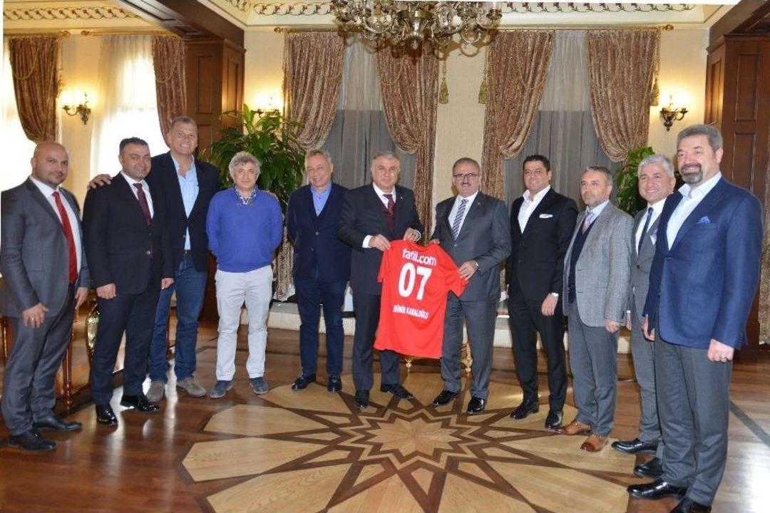 Vali Karaloğlu, Antalyaspor Y&ouml;netimini Ağırladı