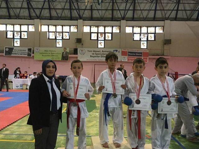 Erzurum’da ‘karate İl Birinciliği” Müsabakaları Yapıldı