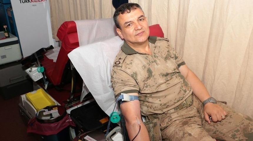 Jandarma Bu Sefer ’kan’ Vererek Hayat Kurtardı