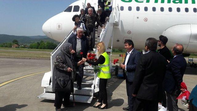 Zonguldak’a Sezonun İlk Uçağı İndi