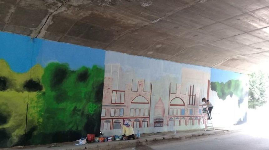 K&ouml;rfez&rsquo;in Duvarları Sanatla Boyanıyor