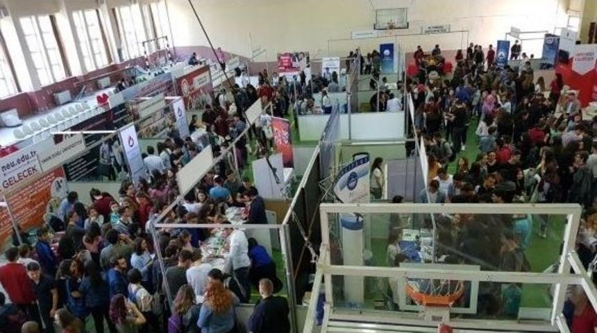 &Uuml;niversite Adayları İ&ccedil;in Tanıtım Fuarı D&uuml;zenlendi