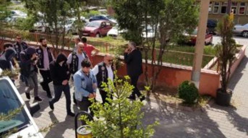 Karab&uuml;k&rsquo;te Uyuşturu Operasyonu: 4 G&ouml;zaltı