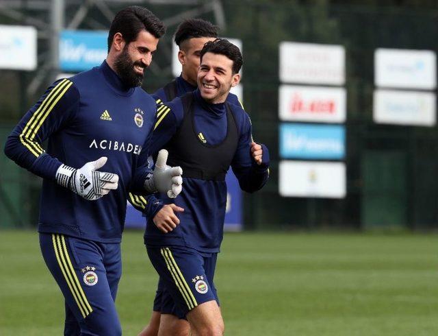 Fenerbah&ccedil;e, Alanyaspor Ma&ccedil;ı Hazırlıklarını S&uuml;rd&uuml;rd&uuml; 1