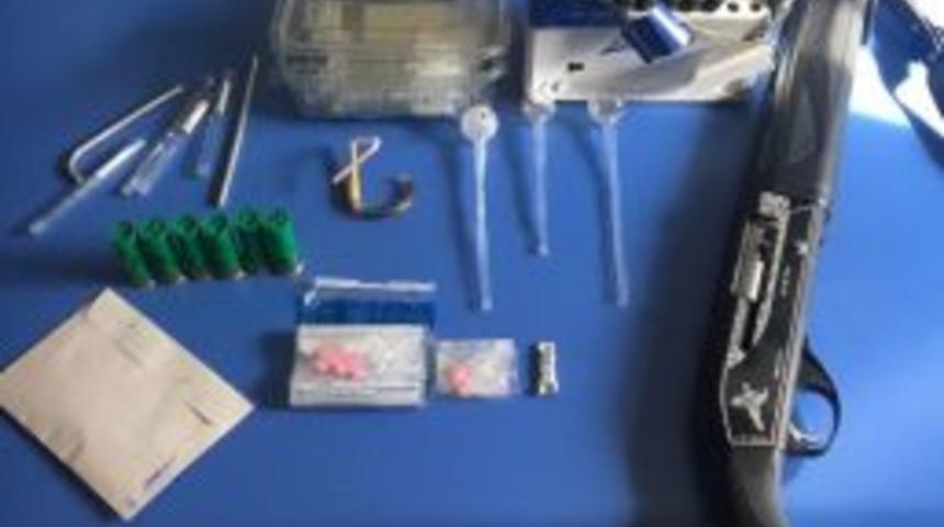 Ara&ccedil;ta Ve Evinde 116 Adet Uyuşturucu Aparatı Ele Ge&ccedil;irildi