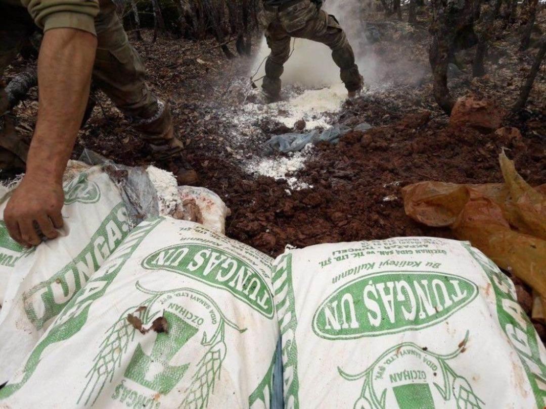 Tunceli&rsquo;de 4 Sığınak İmha Edildi, 470 Kilo Amonyum Nitrat Ele Ge&ccedil;irildi