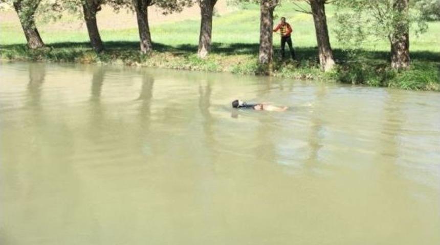 Serinlemek İçin Girdiği Irmakta Boğuldu