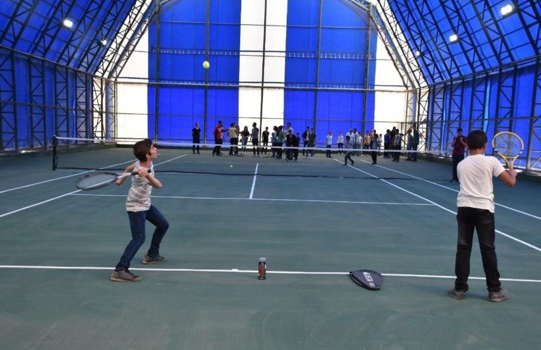 Y&uuml;ksekova&rsquo;da İlk Defa Tenis Kortu A&ccedil;ıldı