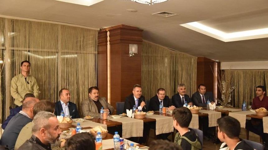 Vali Elban Kocaeli&rsquo;den Gelen &Ouml;ğrencilerle Bir Araya Geldi