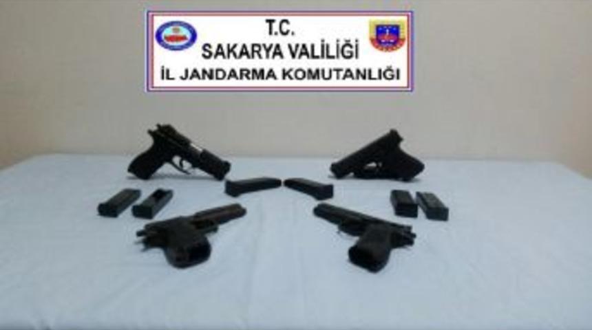 Sakarya&rsquo;da 4 Adet Yabancı Markalı Tabanca Ele Ge&ccedil;irildi