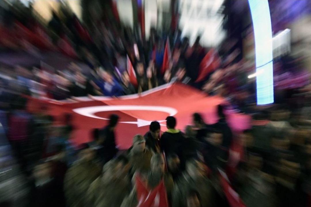 G&uuml;m&uuml;şhane Caddeleri &lsquo;şehitler &Ouml;lmez Vatan B&ouml;l&uuml;nmez&rsquo; Sloganlarıyla İnledi