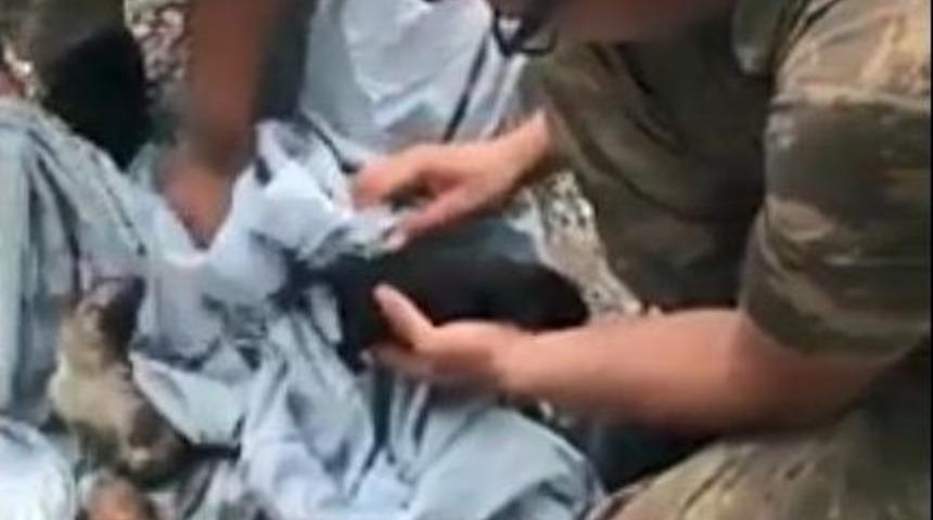 Boğulmak &Uuml;zere Olan K&ouml;pek Yavrularını Mehmet&ccedil;ik Kurtardı