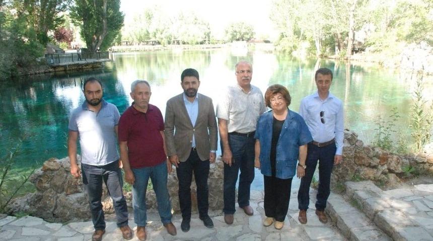 Akşit, G&uuml;r&uuml;n&rsquo;&uuml; Unutmadı