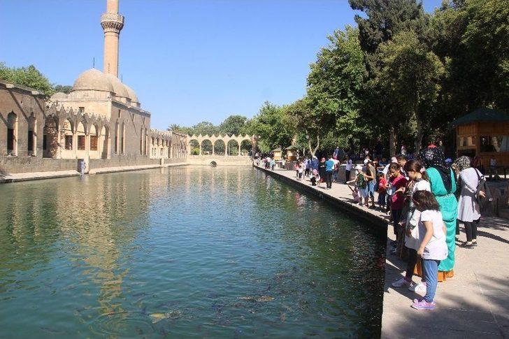 Yks Sınavına Girecek Öğrenciler Balıklıgöl’de Namaz Kılıp Dua Etti G1