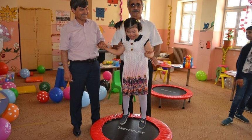 Kızılay&rsquo;dan &Ouml;zel &Ouml;ğrenciler İ&ccedil;in Sınıf