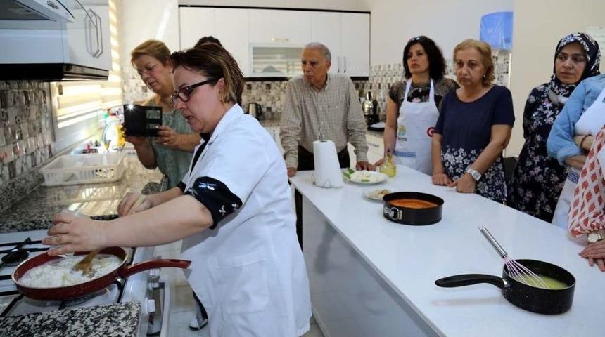 Adanalı Kadınlara Aş&ccedil;ılık Ve Pastacılık Kursu