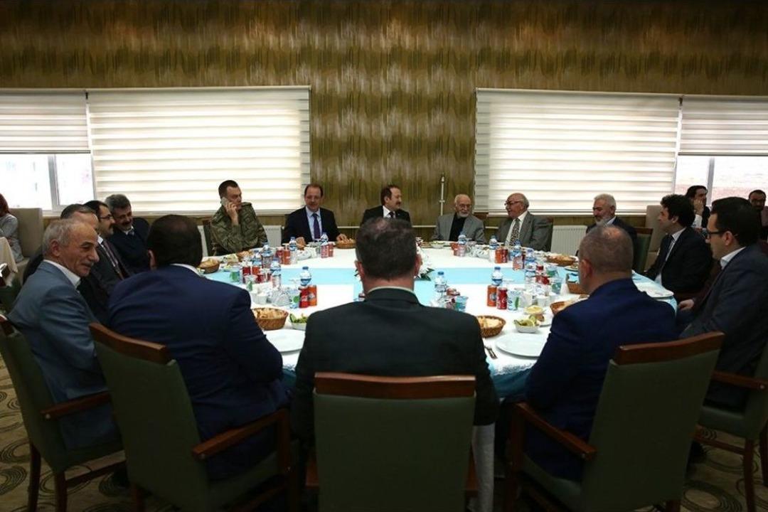 Vali Ali Hamza Pehlivan Prof. Dr. Necmettin Tozlu İ&ccedil;in D&uuml;zenlenen Emeklilik Merasimine Katıldı