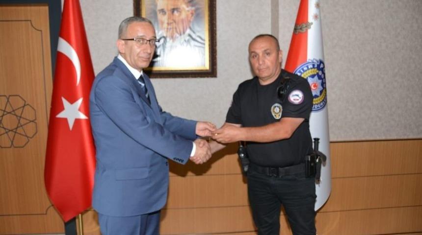 Başarılı Polislere &Ouml;d&uuml;l