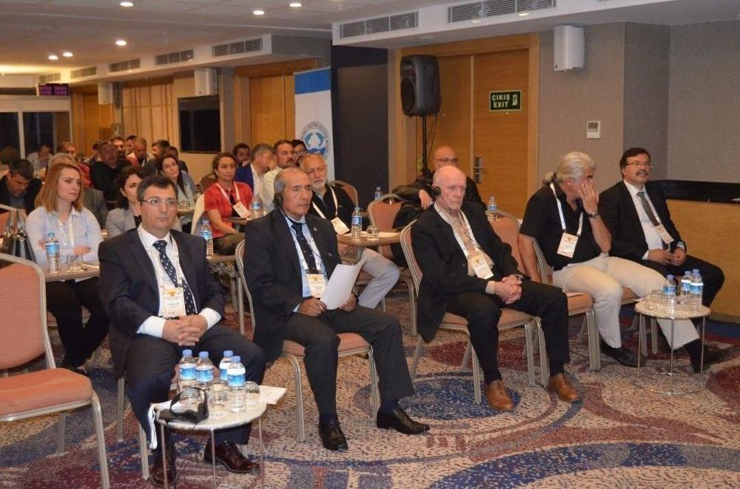 Hamsiyi Konuşmak İ&ccedil;in D&uuml;nyanın &Ouml;b&uuml;r Ucundan Geldi