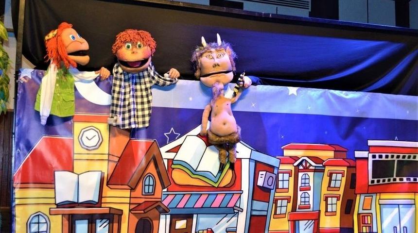 Kukla Tiyatrosu Karacasulu Miniklerle Buluştu