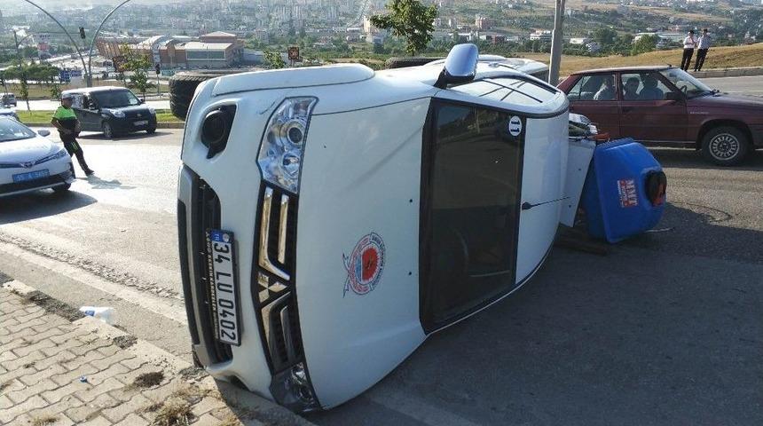 Samsun&rsquo;da İla&ccedil;lama Aracı Devrildi: 1 Yaralı