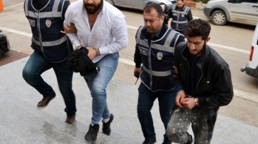 Canlı Yayın Yapan Torbacılara Polis Baskını