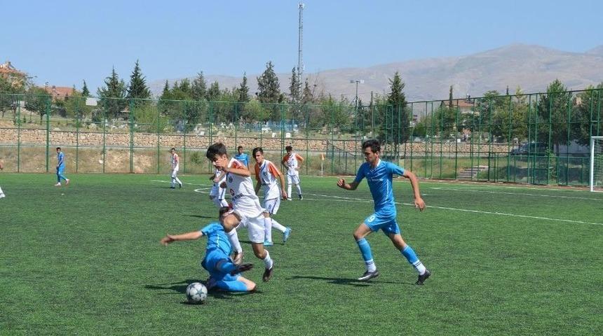 U-17 Futbol Turnuvasında &Ouml;d&uuml;ller Sahiplerini Buldu