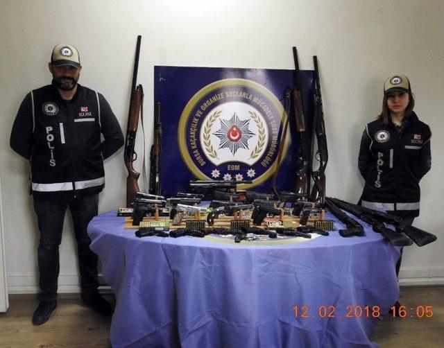 &rsquo;ka&ccedil;ak Silah&rsquo; Operasyonunda 5 Kişi Tutuklandı 2