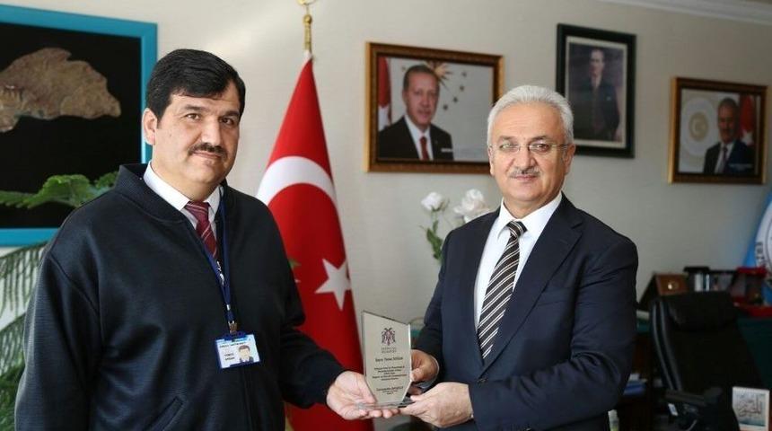 Başarılı Şof&ouml;rler Plaketle &Ouml;d&uuml;llendirildi