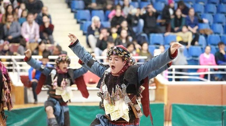 Zeybek G&ouml;sterileri İzleyenleri B&uuml;y&uuml;ledi