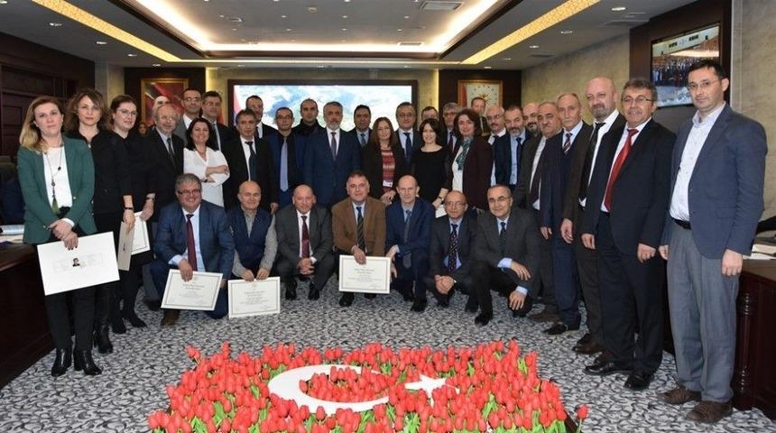 Om&uuml;&rsquo;de 27 Akademisyenin "profes&ouml;rl&uuml;k" Heyecanı