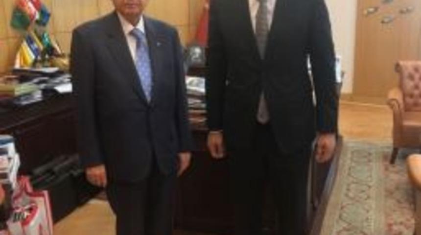 Gen&ccedil; Siyaset&ccedil;ilere İdol Oldu