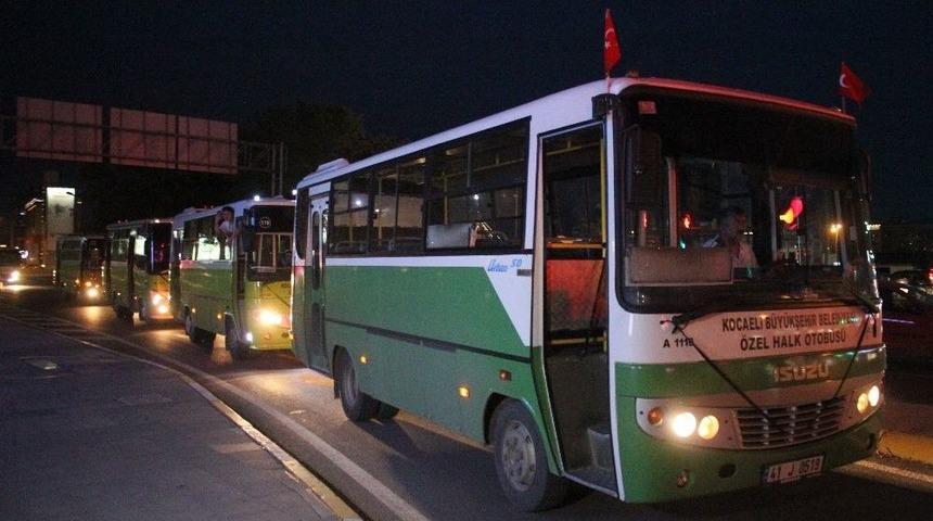 S&uuml;r&uuml;c&uuml;ler, Y&uuml;zlerce &Ouml;zel Halk Otob&uuml;s&uuml; İle Meslektaşlarının &Ouml;l&uuml;m&uuml;ne Tepki G&ouml;sterdi