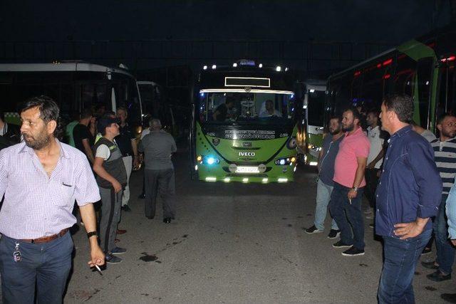 Sürücüler, Yüzlerce Özel Halk Otobüsü İle Meslektaşlarının Ölümüne Tepki Gösterdi