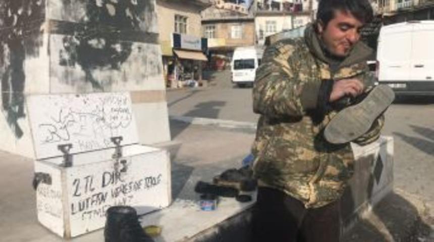 (&ouml;zel Haber) Ayakkabı Boyacısından Afrin&rsquo;deki Mehmet&ccedil;iğe Destek