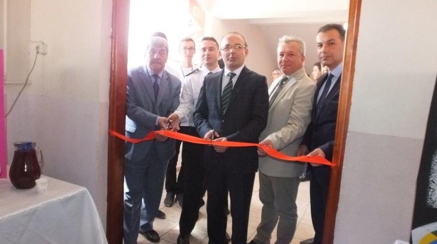 Burhaniye&rsquo;de T&uuml;bitak 4006 Bilim Fuarı A&ccedil;ıldı