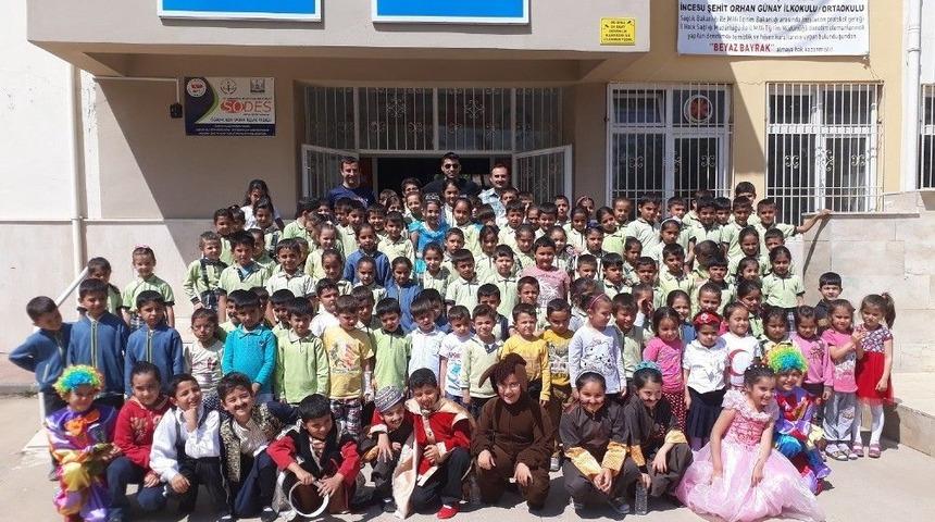 Tiyatroyu Kentten K&ouml;ye Taşıdılar