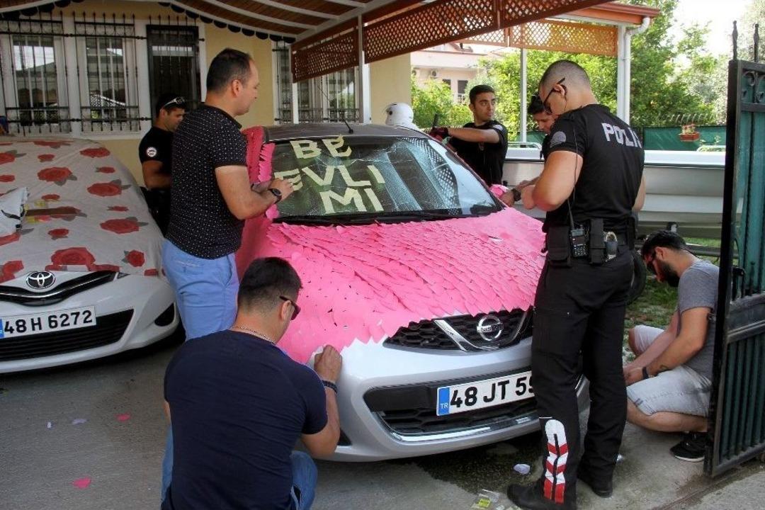 Polis Memurundan İlgin&ccedil; Evlilik Teklifi