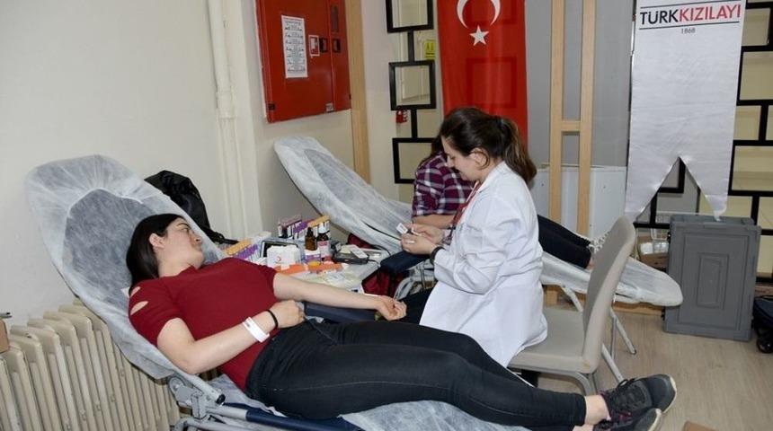 Kızılay Genel Başkan Vekili Turun&ccedil;&rsquo;tan &lsquo;kan Bağışı&rsquo; &Ccedil;ağrısı