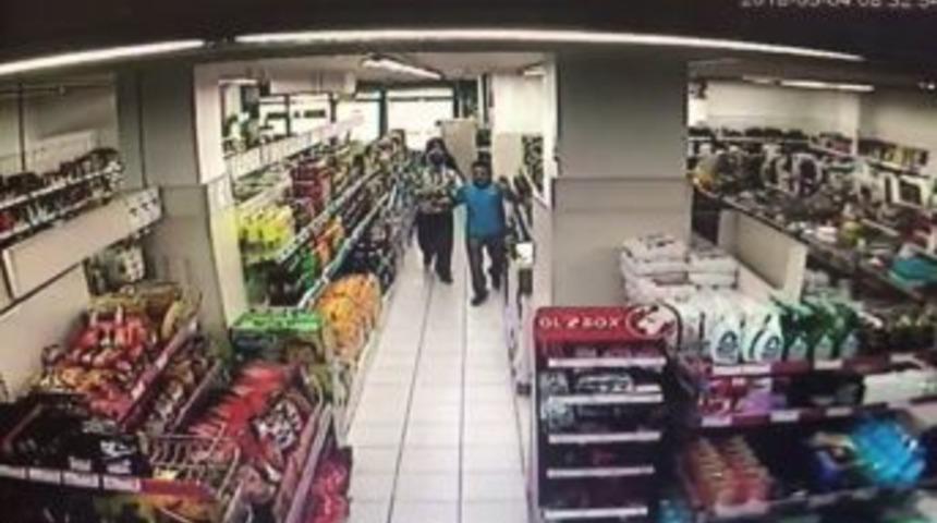 Beyoğlu&rsquo;nda Market Soygunu Kamerada