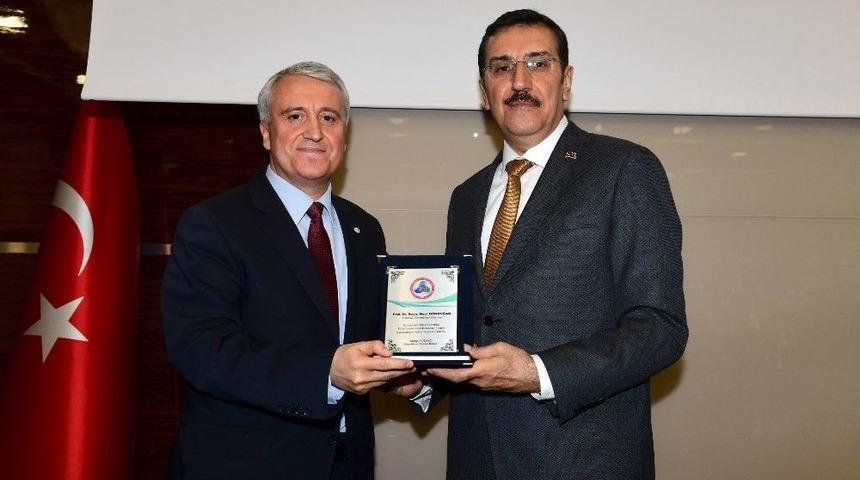 Rekt&ouml;r G&uuml;ndoğan&rsquo;a, Bakan B&uuml;lent T&uuml;fenkci&rsquo;den Plaket