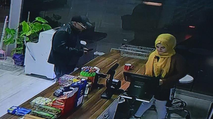 Bir Saat Arayla 5 Kez Dolandırdılar