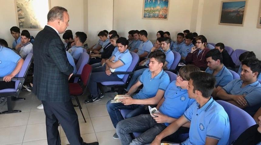 Kaymakam &Ouml;ner, Meslek Liselilerle Okuma Etkinliğine Katıldı