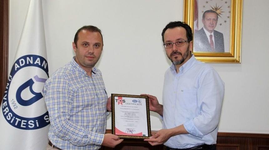 Teknokent Y&ouml;netimi Iso Belgelerini Rekt&ouml;r Bircan&rsquo;a Sundu