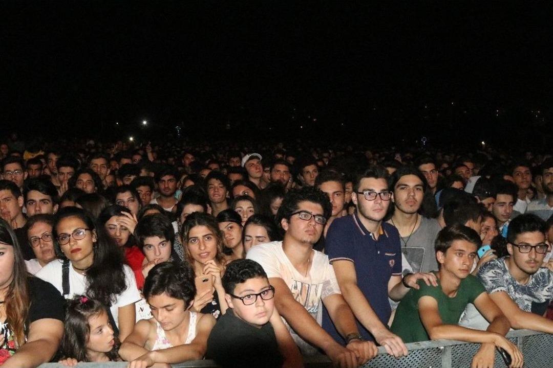 G&uuml;neş Festivalinde Duman Coşkusu