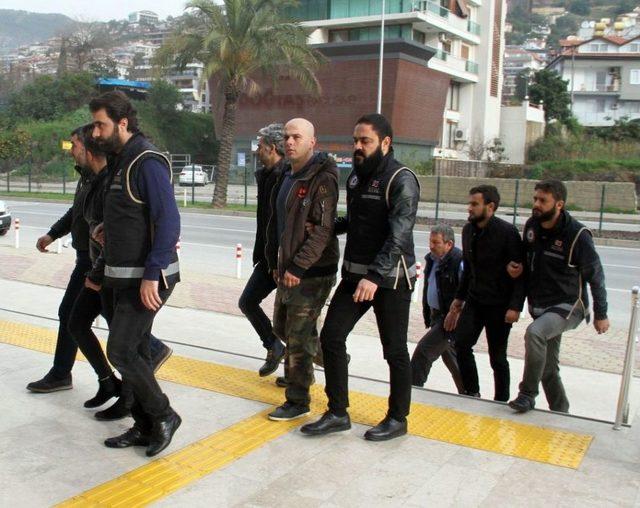 Alanya&rsquo;da Tefeci Operasyonu: 6 G&ouml;zaltı 1