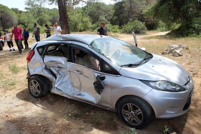 Kontrolü Kaybeden Sürücü Karşı Şeritten Gelen Araca Çarptı: 2 Yaralı