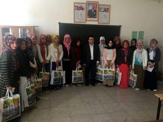 Siirt’te 16 Kız Eğitime Kazandırıldı