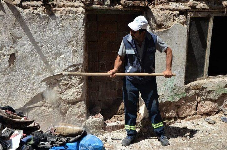 O Ailenin Harabeye Dönen Evi Onarılıyor G3