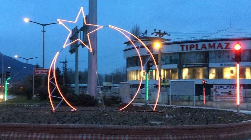 Simav&rsquo;da Ay-yıldızlı Işıklandırma